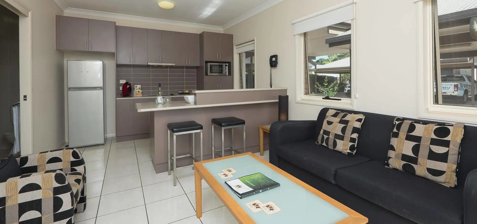 Emerald Inn By Travellers Aparthotel